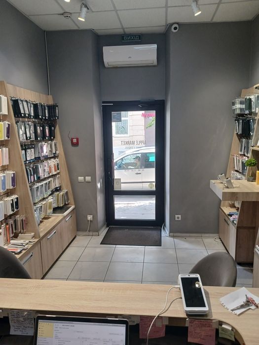 Здається в оренду приміщення  м.Львів кут вул. Антоновича-вул.Бандери