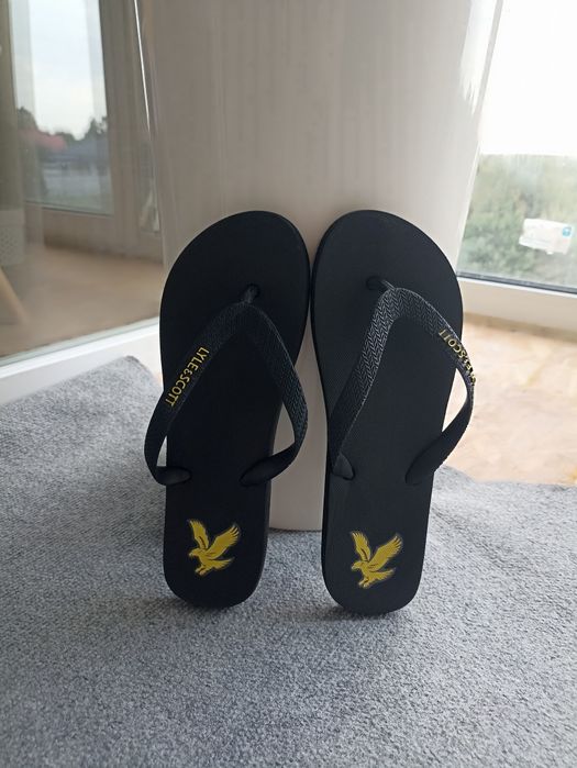 В'єтнамки.  LYLE& SCOTT