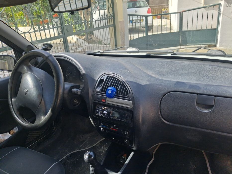 Carro citroen Saxo diesel comercial em muito bom estado,levou á pouco tempo um motor de arranque novo, falta 7.300km para nova revisão.
Pode trazer me