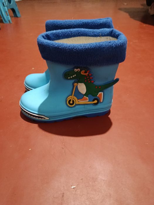 Продам детские обувь