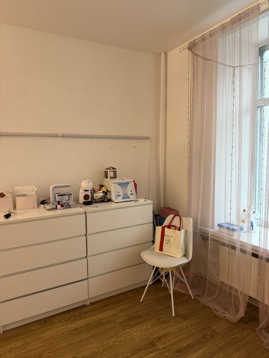 Здається кабінет у центрі міста!