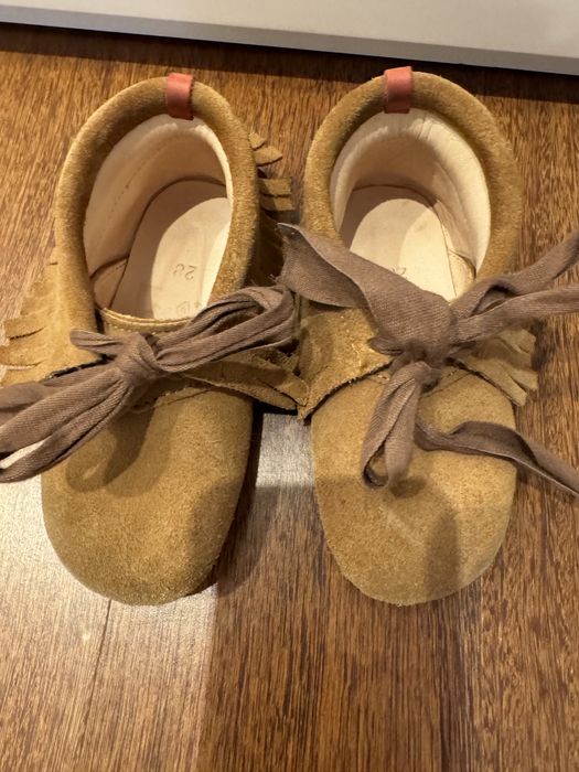 Sapatos da marca Moleke tamanho 28 lindos novos