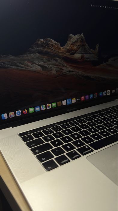 MacBook Pro 15” 2016 | Intel Core i7 | 16 GB RAM | 256 GB SSD