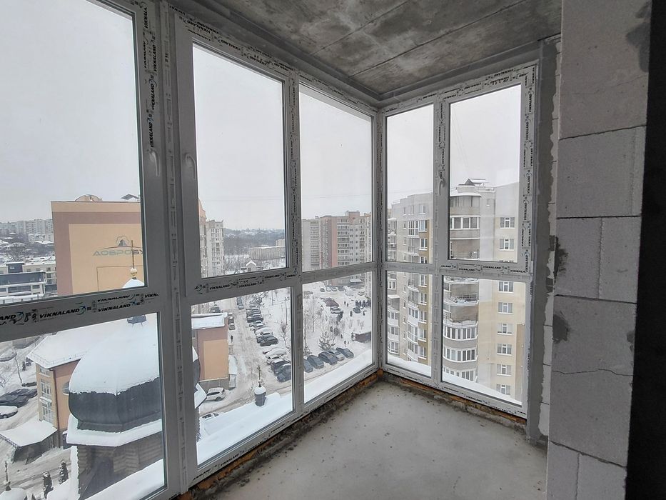 Продаж 2к квартири 69 кв. м на вул. Білогірська