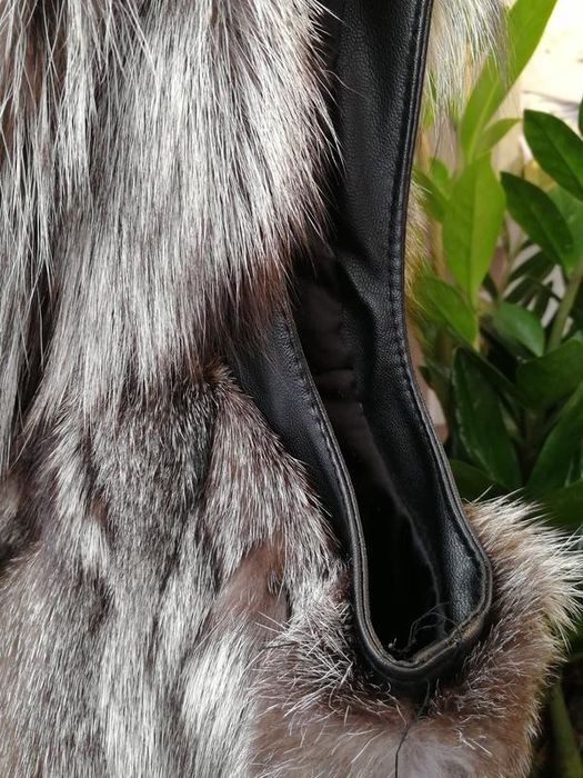 Меховая жилетка с чернобурки