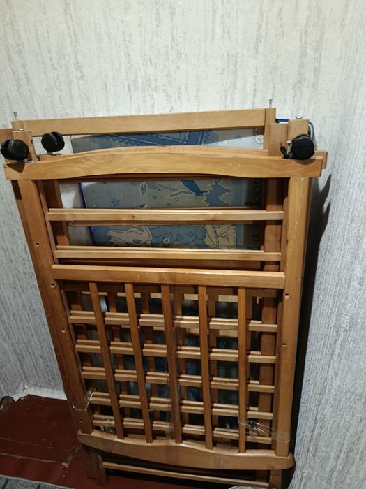 Віддам дитяче ліжко (краватка)