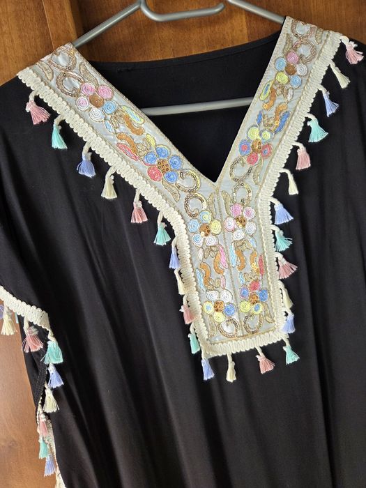Czarna luźna sukienka/tunika z haftem i frędzlami oversize, nienoszona