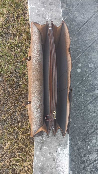 Mala em couro genuíno, de 1985.