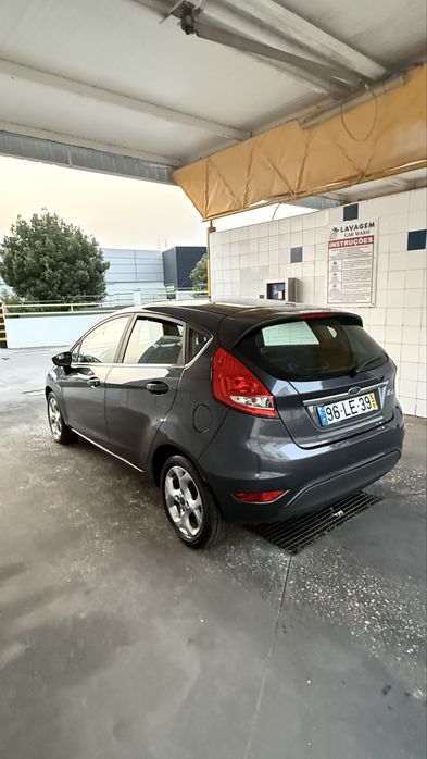 Ford Fiesta Trend - Económico