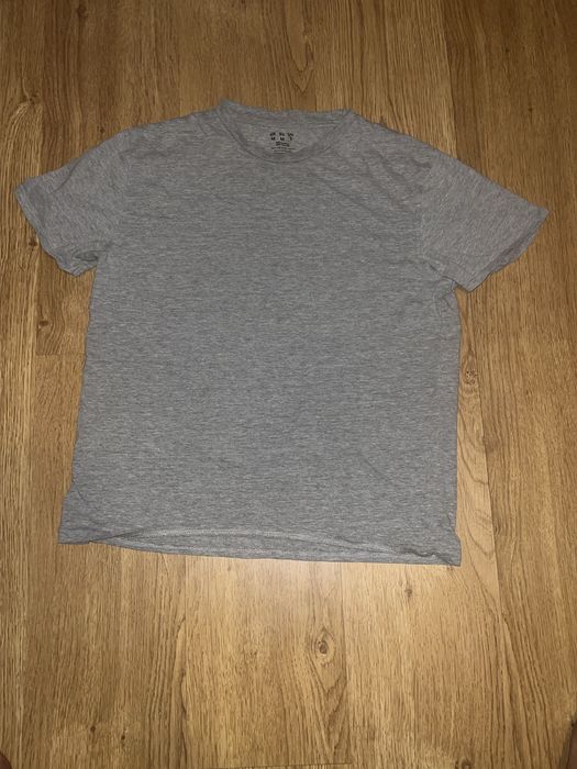 Camisa cinzenta unisexo básica M em bom estado