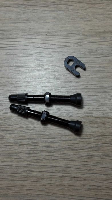 Zestaw 2 wentyli Presta 44 mm – nowe, do dętek lub kół bezdętkowych