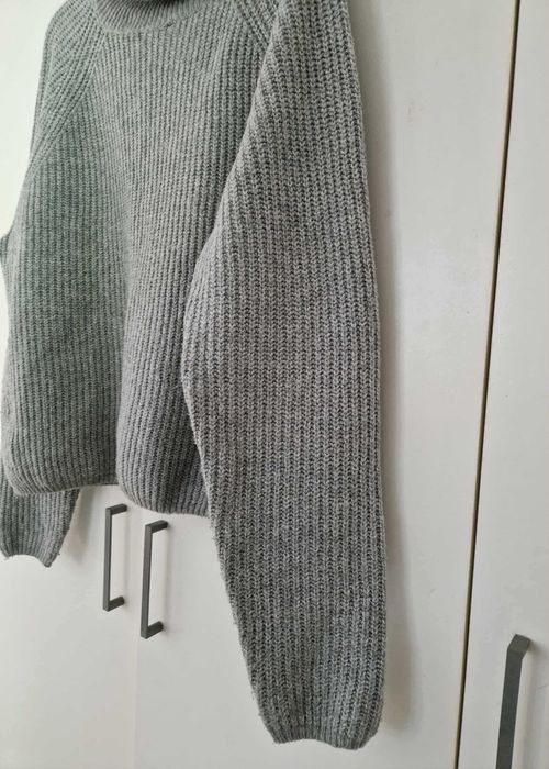 Szary damski sweter z golfem pudełkowy gruby L/XL