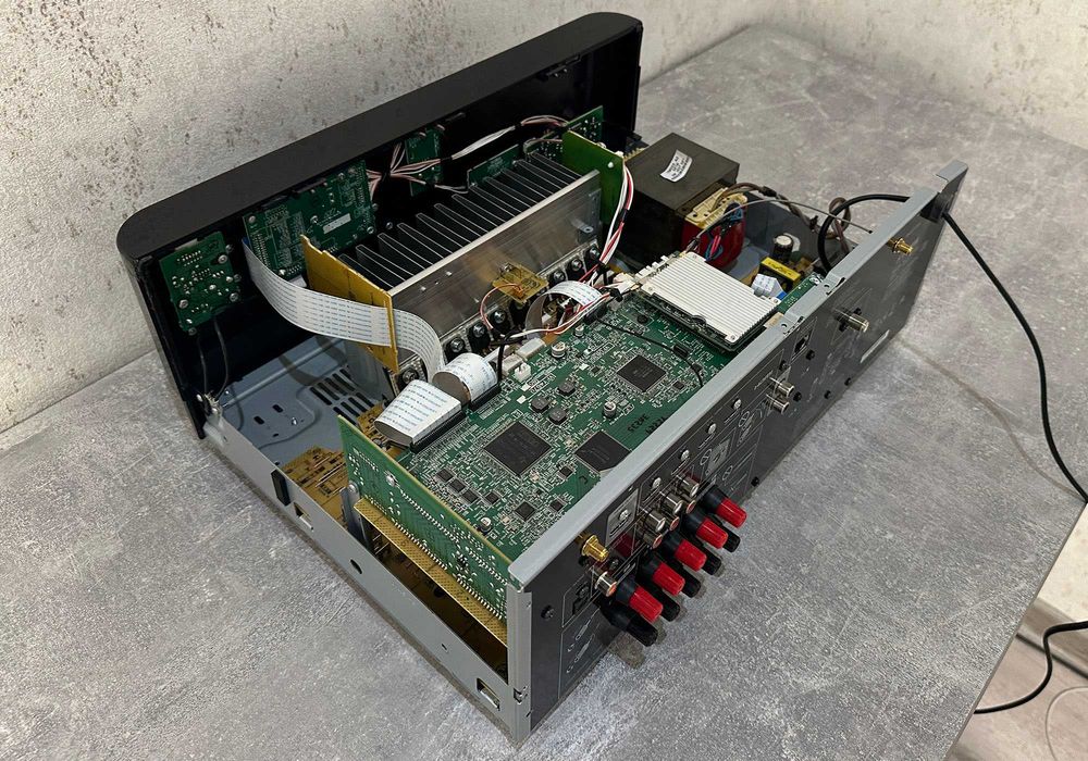 Ресивер Yamaha RX-V4A не ВМИКАЄТЬСЯ