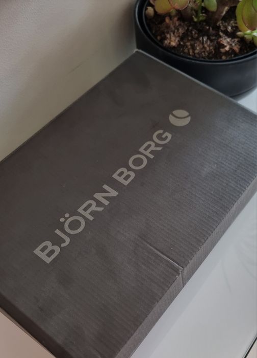 Sapatilhas Björn Born em caixa
