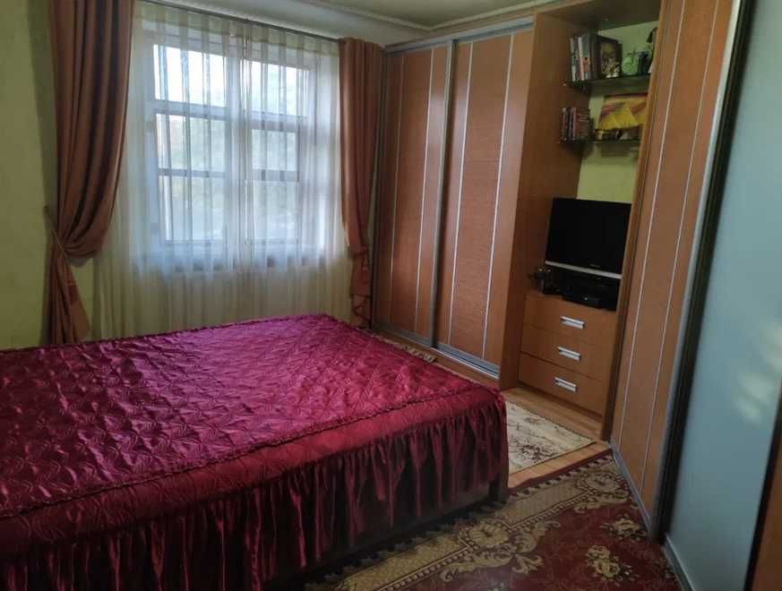 Продам 2 комн. кв-ру в п. Эсхар,  отопление газ. 2х конт. котел.