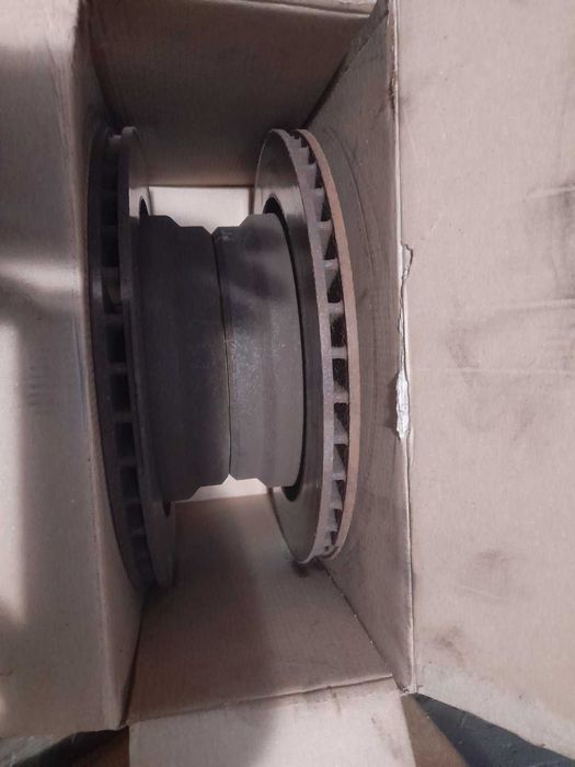 Тормозные диски передние и задние на BMW E39 (бмв)