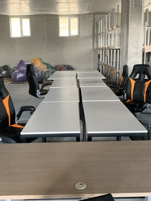 Продам много мебели с офиса стулья , кресла , офисные кресла , крісла керівника,  столи LOFT