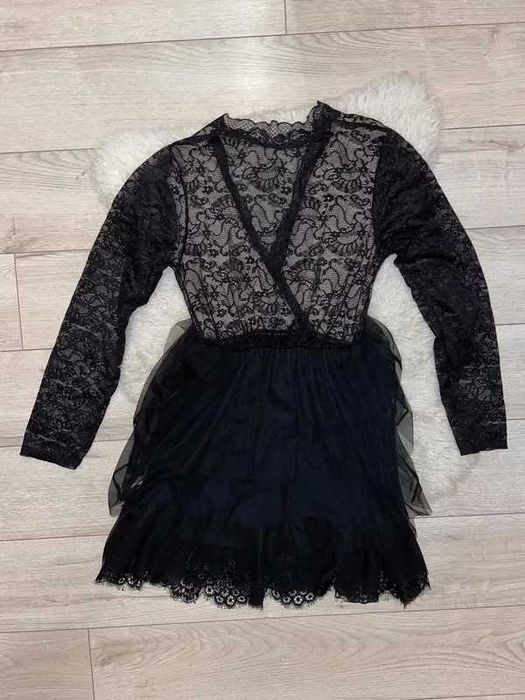 Sukienka koronkowa na impreze