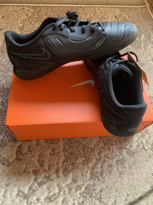 Кросівки Чоловічі. NIKE LEGEND 10 ACADEMY IC. Оригінал  (DV4341002)