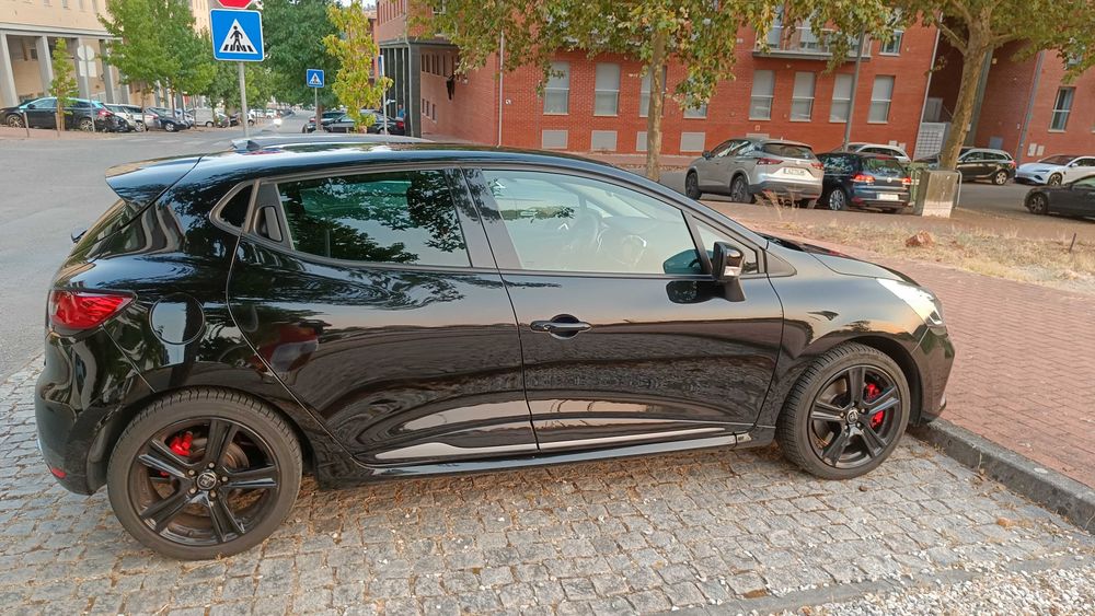 Renault Clio IV 1.6 RS 200