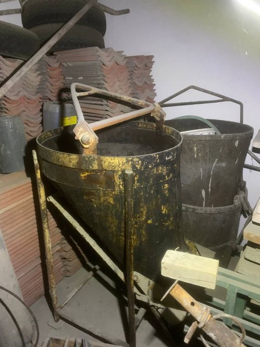 Lote três baldes para grua