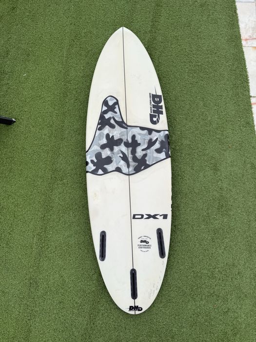Prancha DHD 6’0 / quilhas carbono - pronta a surfar