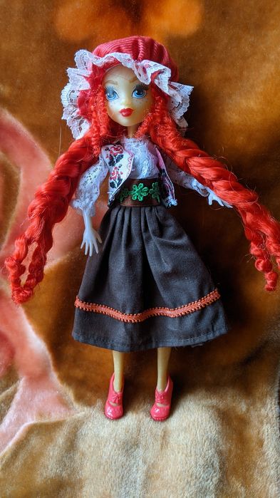 Лялька Дана у костюмі