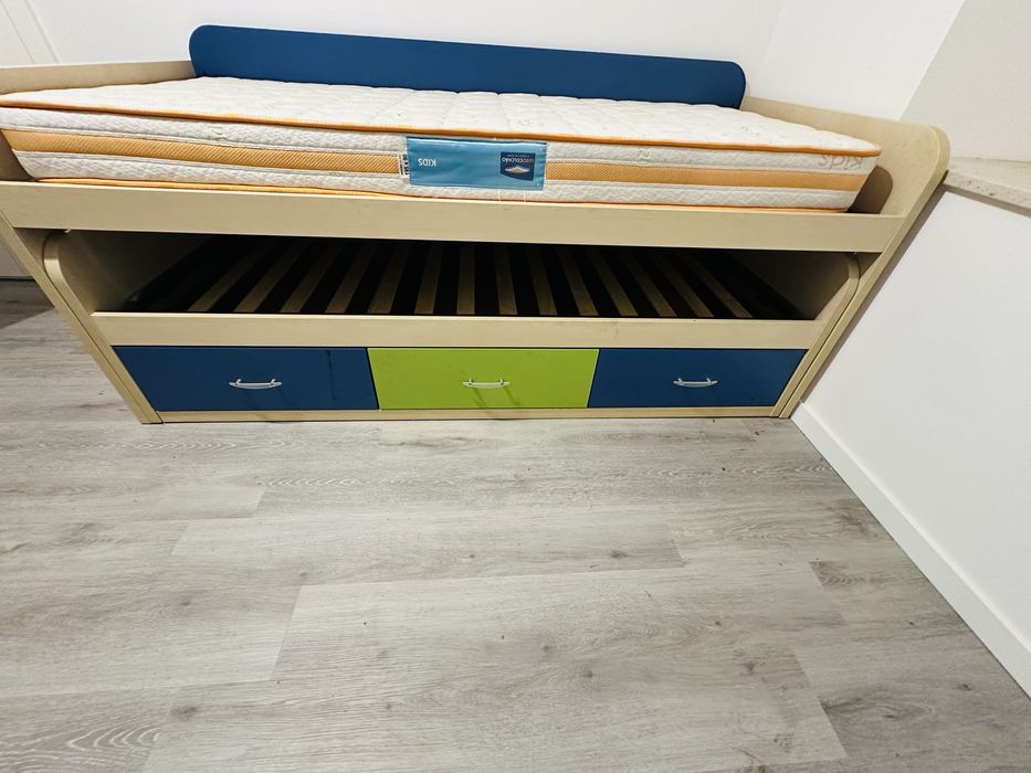 Cama dupla com armario e mesa secretaria semi nova