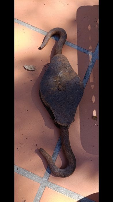 Roldanas antigas em ferro e madeira