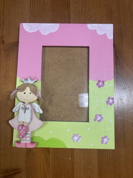 Moldura menina com bonita decoracao