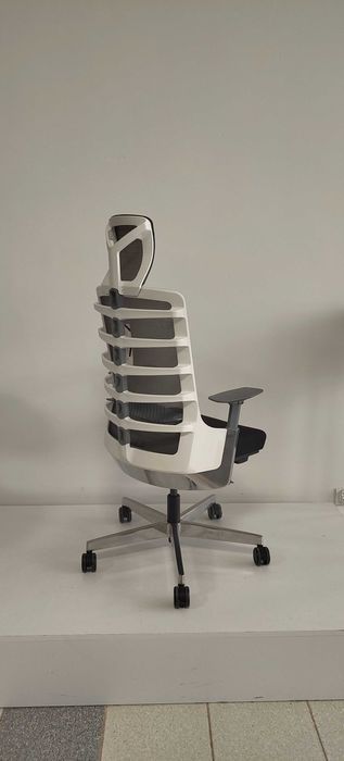 Fotel biurowy, ergonomiczny, regulowany, krzesło do biura, biurka SPINELLY | WYPRZEDAŻ EKSPOZYCJI