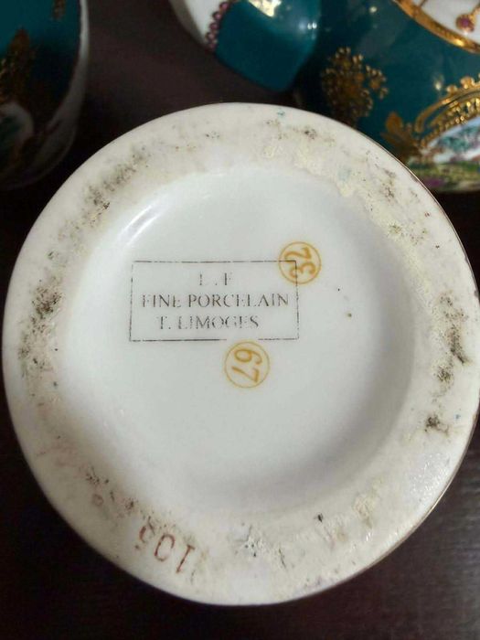 Vendo conjunto de louça de grande qualidade. Aceito ofertas.