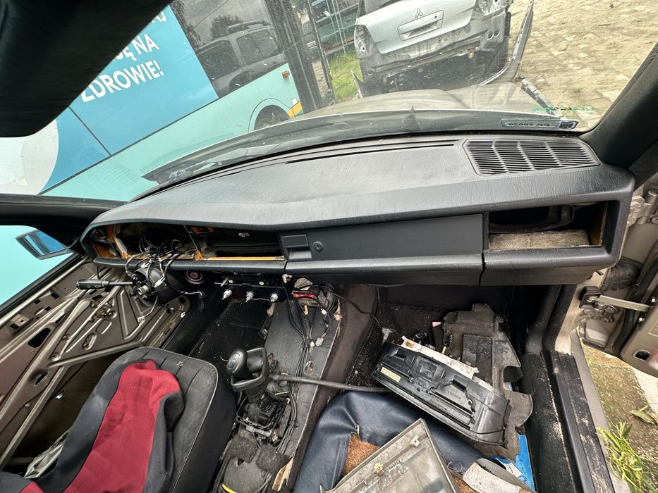 Konsola Mercedes 190 W201 super stan czarna deska rozdzielcza