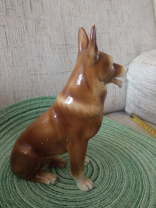 Porcelanowa figurka psa owczarka