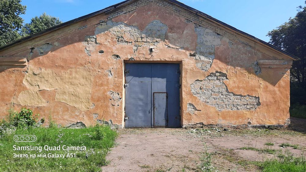 Продам  склад  виробництво  в  місті Прилуки 700 м\кв.