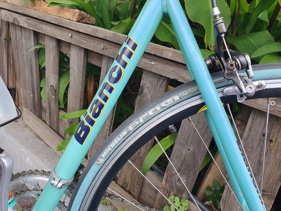 Bicicleta de Estrada Bianchi Oltre Race Shimano 105 Di2 azul claro