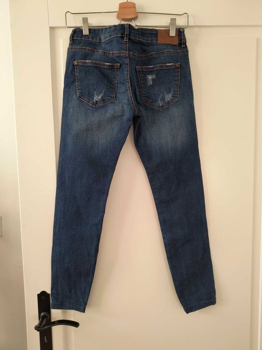 Bershka jeansy - przetarcia, dziury