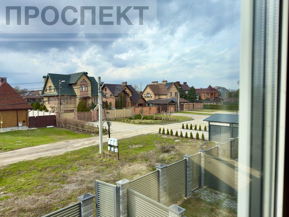 Продам сучасний ТАУНХАУС вул. Кринична.  БЕЗ КОМІСІІ.