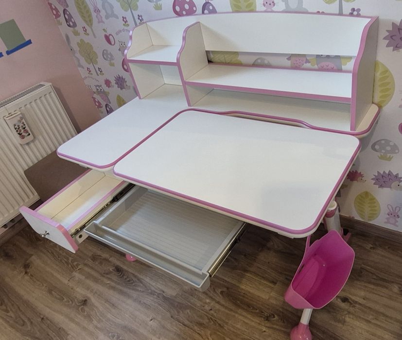 Ergonomiczne biurko dla uczennicy,  regulowana wysokość!