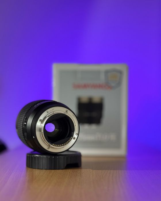 Samyang V-AF 75mm T1.9 FE