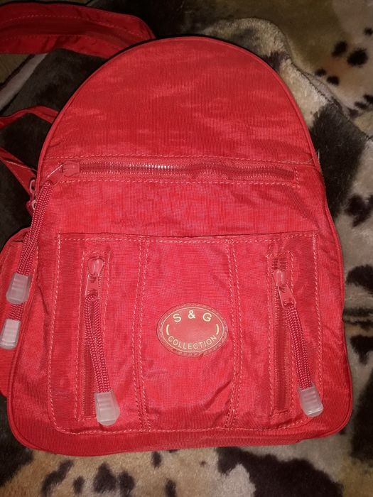 Рюкзак не очень большой, но очень вместительный