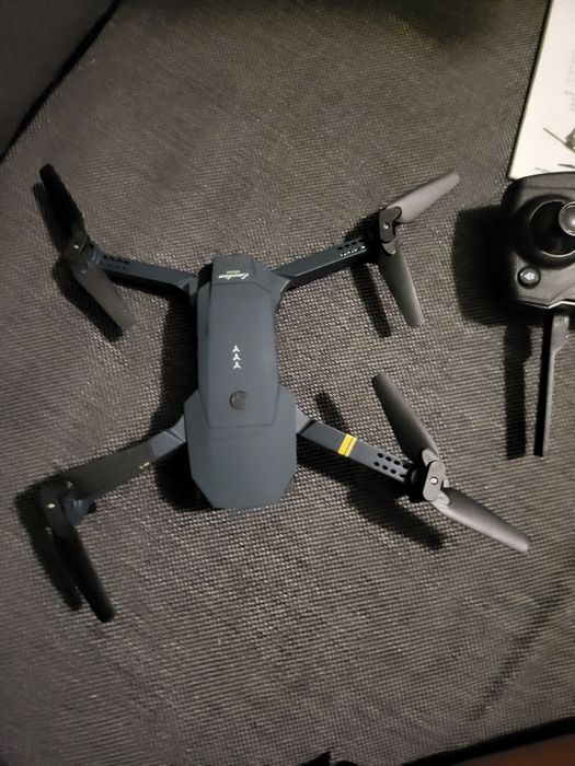 Dron z kamerą HD eachine. Nowy