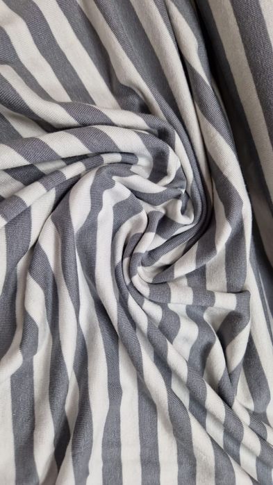 Dzianina szaro-biała szer.156 cm.