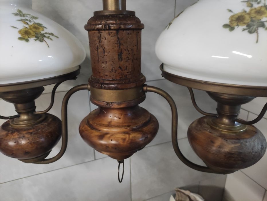 Zabytkowy żyrandol lampa