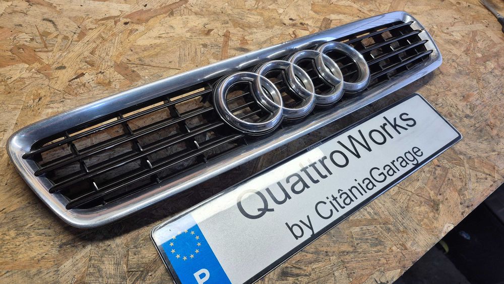 Grelha Capô Original Audi A4 B5 8D Facelift Preto Brilho com Cromados 1995 a 2001