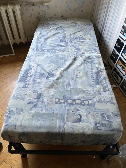 Каркас для кровати с ламелями и матрасом