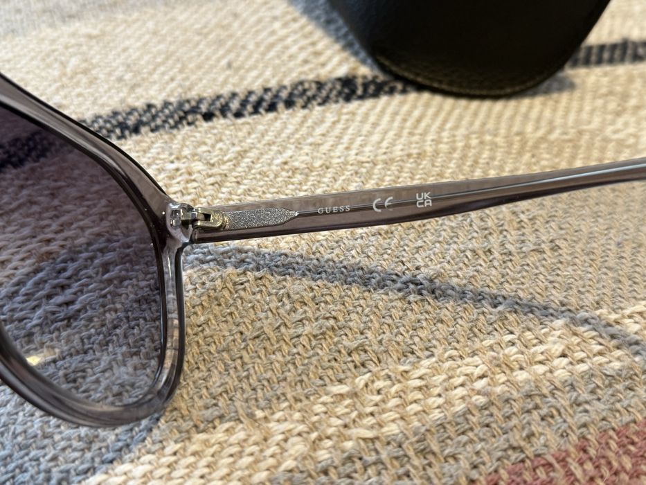 Сонцезахисні окуляри  GUESS з Европи