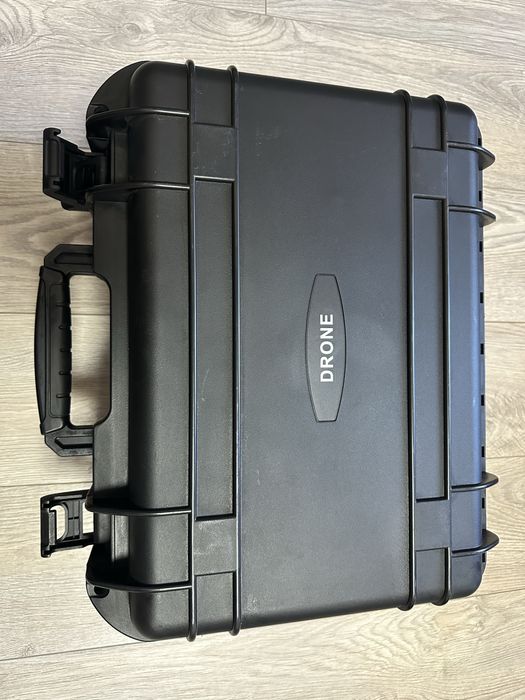 Продам кейси із пультом,зарядним і проводами на Autel Аутель 4
