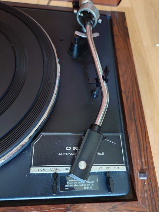 Gira-Discos Onkyo Y-11K