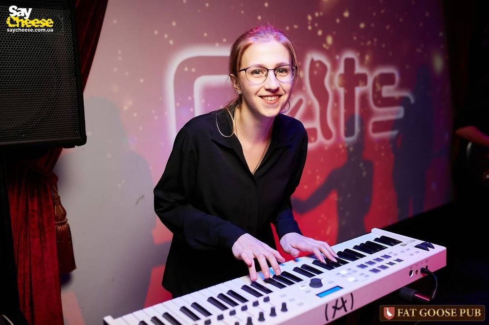 ПІаніст. Піаністка. Жива музика. Піаністка на ваш вечір